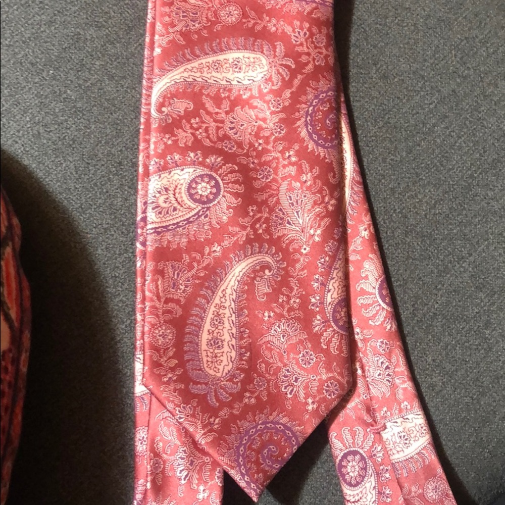Brioni 100% Silk Pink Tie